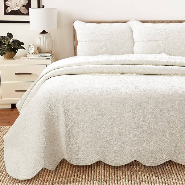 Copper Grove Sagano Blantyre Scalloped Edge Cotton 3 - Piece Quilt Bedding Set - Off White - Queen